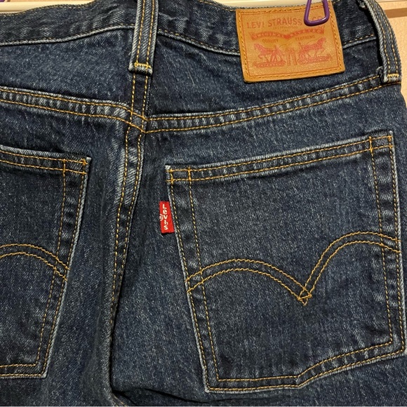 Women’s Dark Wash Levi’s Jeans Size 28 - Picture 4 of 7